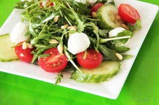 Салат с рукколой и мятой