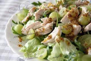 Салат из курицы с рукколой