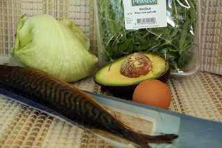 салат со скумбрией