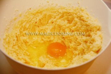 Песочный пирог с замороженными ягодами