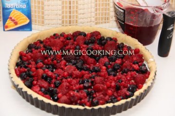 Песочный пирог с замороженными ягодами