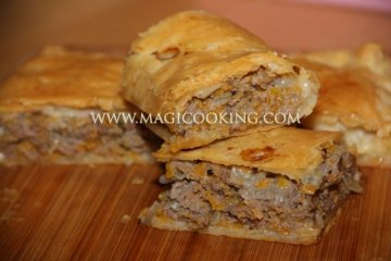 Шумуш – мясной пирог из слоеного теста