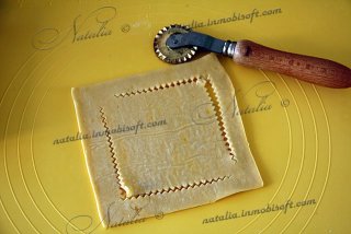 Слойки с кремом и фруктами