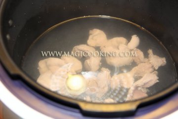 Суп из куриных желудков в мультиварке