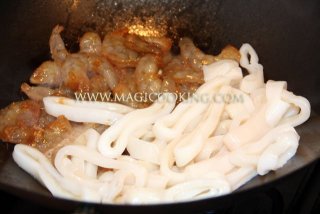 Стир-фрай с креветками и кальмарами
