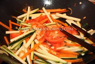 Стир-фрай с креветками и кальмарами