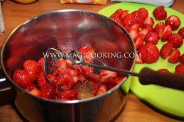 Клубничное варенье пятиминутка с ванилью и мятой