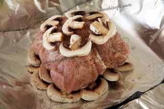 Свинина запеченная с грибами