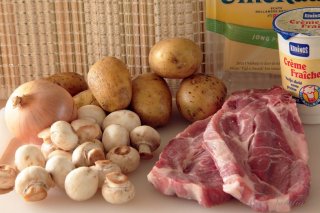 Свинина в горшочке