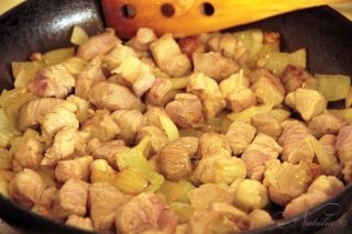 Свинина в горшочке