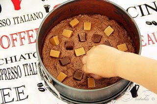 мега шоколадный торт с ирисками