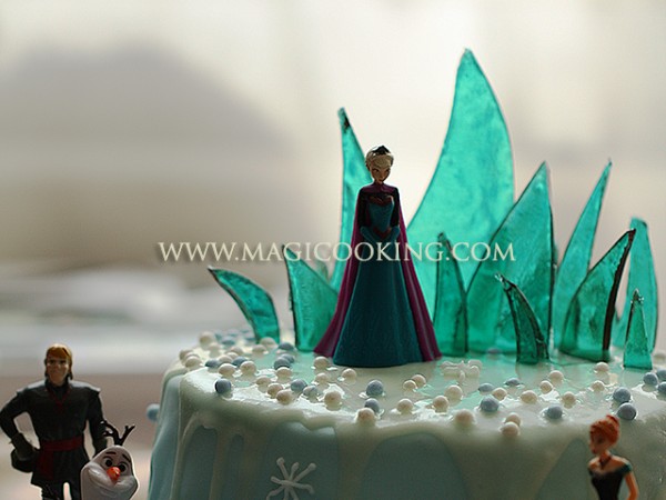 tort, holodnoe serdce, disnej, princessy, dlja dochki, jel'za, anna, olaf, sven, dvuhjarusnyj, dvuhjetazhnyj, mastichnyj, karamel', zamok, goluboj, sinij, desert, mastika, kak pokryt' mastikoj, krem, maskarpone, ryzhik, medovik, biskvit, shokoladnyj, frozen, Frozen birthday party, ajsing, kak raskatat', prigotovit', devochke, vyravnivanie pod mastiku, krem pod mastiku, masljanyj krem, krem sgushhenka s maskarpone, chernosliv, orehi, vkusno, prosto, kak svarit' karamel', konfety, lolipops, chupachups, petushki karamel'nye, invertnyj sirop, karamel', sahar, vilton, gelevyj, krasitel', sok limona, magija, kulinarii, v evrope, gollandija, niderlandy, utreht, den' rozhdenie, prazdnichnyj, vypechka, poshagovye, foto, recepty, mk, master-klass, magicooking.com, magicooking, торт, холодное сердце, дисней, принцессы, для дочки, эльза, анна, олаф, свен, двухярусный, двухэтажный, мастичный, карамель, замок, голубой, синий, десерт, мастика, как покрыть мастикой, крем, маскарпоне, рыжик, медовик, бисквит, шоколадный, фрозен, Frozen birthday party, айсинг, как раскатать, приготовить, девочке, выравнивание под мастику, крем под мастику, масляный крем, крем сгущенка с маскарпоне, чернослив, орехи, вкусно, просто, как сварить карамель, конфеты, лолипопс, чупачупс, петушки карамельные, инвертный сироп, карамель, сахар, вилтон, гелевый, краситель, сок лимона, магия, кулинарии, в европе, голландия, нидерланды, утрехт, день рождение, праздничный, выпечка, пошаговые, фото, рецепты, мк, мастер-класс, magicooking.com, magicooking