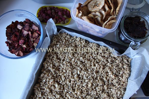 granola, mjusli, zapechennaja, suhofrukty, sushka dlja fruktov i ovoshhej, podarok, polezno, vkusno, zavtrak, jendishef, ovsjanka, gerkules, kak prigotovit' mjusli, pravil'noe pitanie, pp, dieta, detjam, orehi, korica, patoka, med, bez sahara, kokosovaja struzhka, kunzhut, semena l'na, ochishhennye semechki, hrustjashhaja granola, recept, poshagovyj, recept, foto, magija, kulinarii, v evrope, master klass, deserty, vypechka, poleznye bljuda, vkusnyj blog, bystro, гранола, мюсли, запеченная, сухофрукты, сушка для фруктов и овощей, подарок, полезно, вкусно, завтрак, эндишеф, овсянка, геркулес, как приготовить мюсли, правильное питание, пп, диета, детям, орехи, корица, патока, мед, без сахара, кокосовая стружка, кунжут, семена льна, очищенные семечки, хрустящая гранола, рецепт, пошаговый, рецепт, фото, магия, кулинарии, в европе, мастер класс, десерты, выпечка, полезные блюда, вкусный блог, быстро