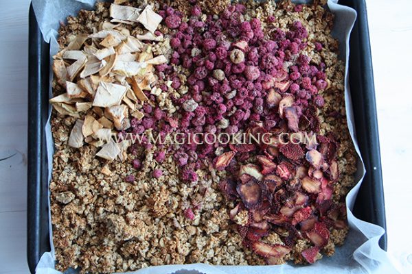 granola, mjusli, zapechennaja, suhofrukty, sushka dlja fruktov i ovoshhej, podarok, polezno, vkusno, zavtrak, jendishef, ovsjanka, gerkules, kak prigotovit' mjusli, pravil'noe pitanie, pp, dieta, detjam, orehi, korica, patoka, med, bez sahara, kokosovaja struzhka, kunzhut, semena l'na, ochishhennye semechki, hrustjashhaja granola, recept, poshagovyj, recept, foto, magija, kulinarii, v evrope, master klass, deserty, vypechka, poleznye bljuda, vkusnyj blog, bystro, гранола, мюсли, запеченная, сухофрукты, сушка для фруктов и овощей, подарок, полезно, вкусно, завтрак, эндишеф, овсянка, геркулес, как приготовить мюсли, правильное питание, пп, диета, детям, орехи, корица, патока, мед, без сахара, кокосовая стружка, кунжут, семена льна, очищенные семечки, хрустящая гранола, рецепт, пошаговый, рецепт, фото, магия, кулинарии, в европе, мастер класс, десерты, выпечка, полезные блюда, вкусный блог, быстро