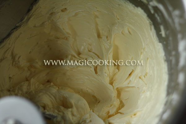 Krem masljanyj na belkah, shvejcarskaja merenga, Swiss Meringue Buttercream, krem dlja vyravnivanija, krem dlja roz, krem dlja tjul'panov, krem pod mastiku, krem sochetaetsja s mastikoj, kremovyj tort s mastichnym dekorom, vkusnyj krem, ideal'nyj krem, poshagovyj recept krema, poshagovyj recept, magija kulinarii, tort na zakaz, niderlandy, utreht, vypechka, mul'tivarka recepty, pp recepty, detskoe menju, poshagovye recepty tortov, Крем масляный на белках, швейцарская меренга, Swiss Meringue Buttercream, крем для выравнивания, крем для роз, крем для тюльпанов, крем под мастику, крем сочетается с мастикой, кремовый торт с мастичным декором, вкусный крем, идеальный крем, пошаговый рецепт крема, пошаговый рецепт, магия кулинарии, торт на заказ, нидерланды, утрехт, выпечка, мультиварка рецепты, пп рецепты, детское меню, пошаговые рецепты тортов,